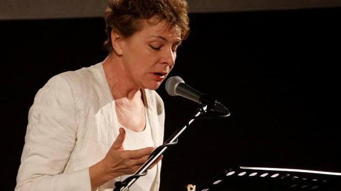 Monologo di Pamela Villoresi alla biblioteca Lazzerini