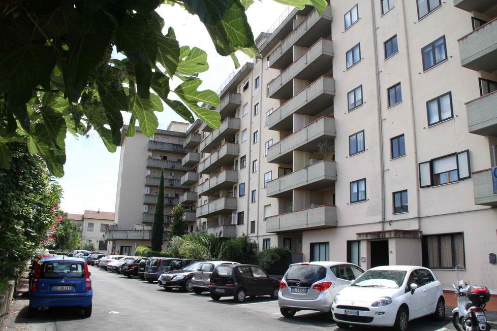 Rissa tra italiani e cinesi per il parcheggio, scattano otto denunce 