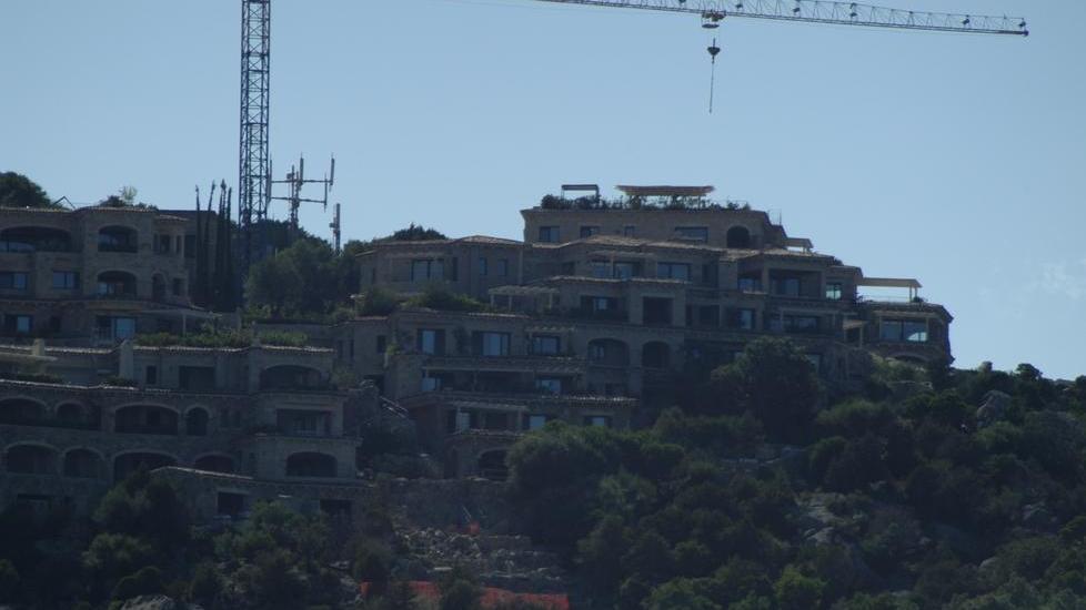 Abusi edilizi, revocato il sequestro del mega complesso a Porto Cervo 