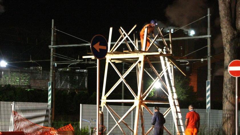 Addio alla passerella, rimossa nella notte