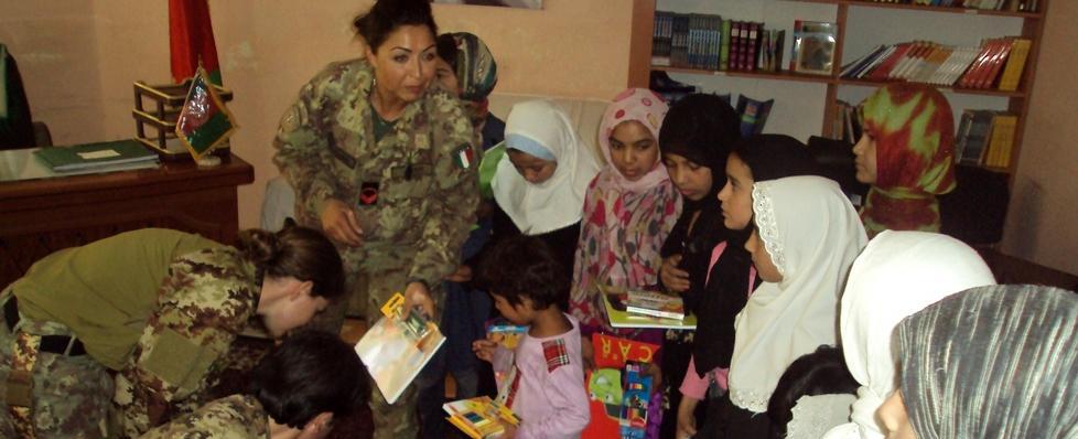  Doni e sorrisi ai piccoli di Herat 