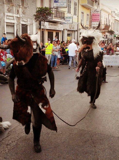 Cambiano i figuranti ma resta la magia del Carnevale estivo 