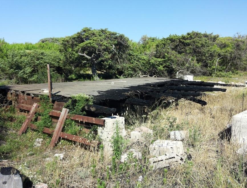 Il cuore di Platamona tra rottami e desolazione 