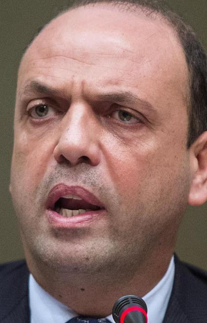 La Uil polizia accusa: «Lo Stato in fuga dalle zone interne» 