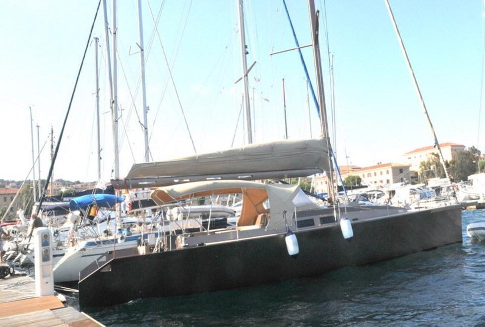 Agenti in bikini per incastrare lo skipper 