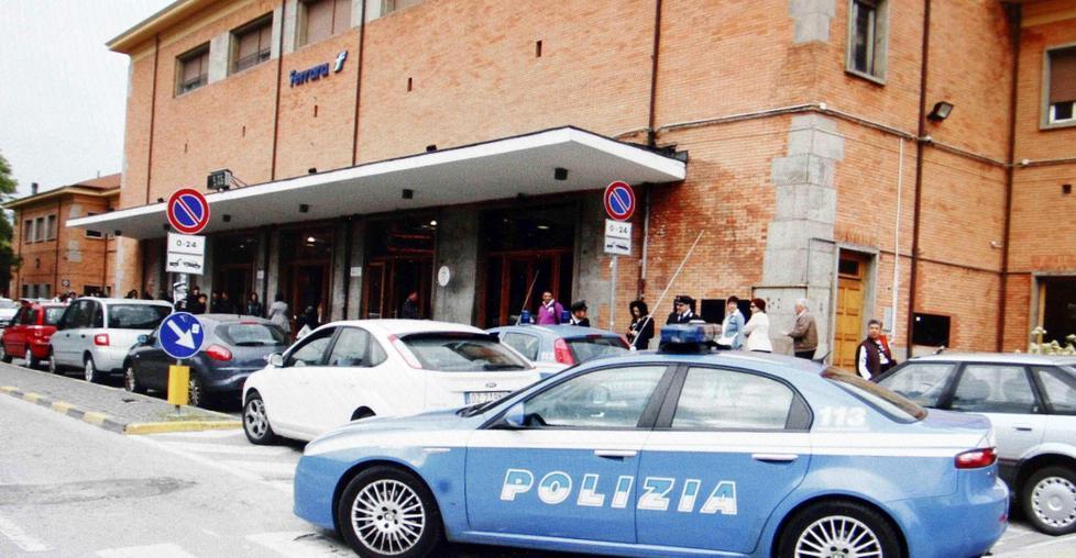 Arrestato mentre fa colazione al bar 