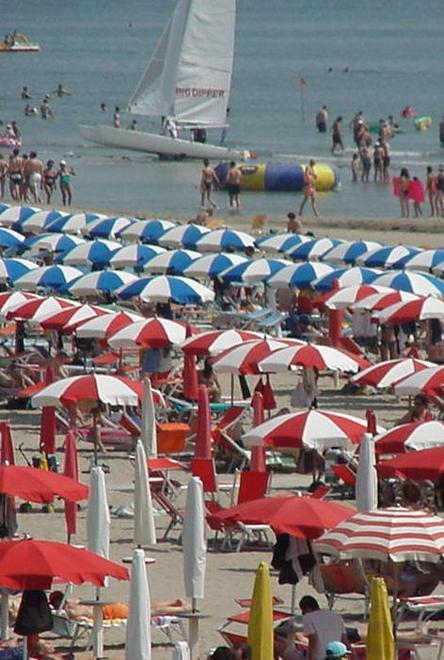 Senato o beach tennis l’agosto a metà dei vip ferraresi 