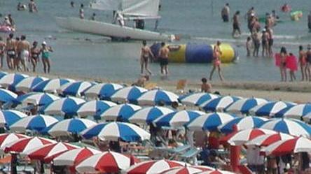 Senato o beach tennis l’agosto a metà dei vip ferraresi