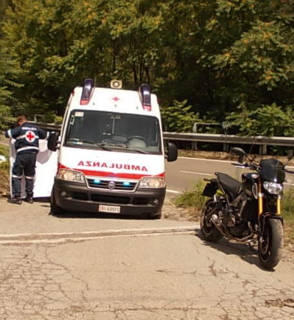Sbanda con la moto in curva aVezzano e finisce all’ospedale 