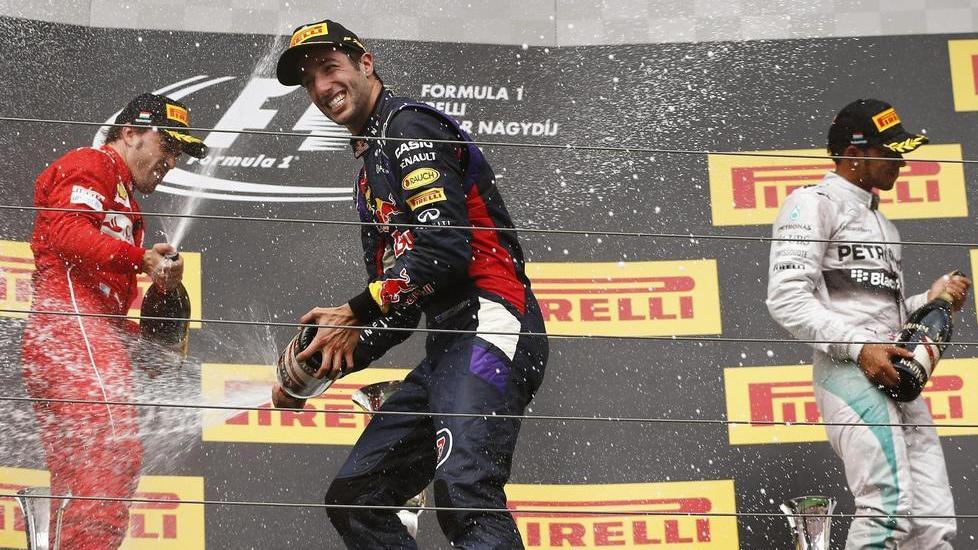 Ricciardo, seconda perla Show di Alonso e Hamilton