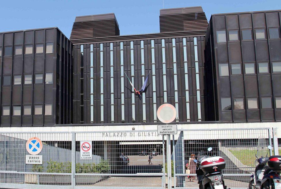 «Voglio aiutare la famiglia coi conti postali bloccati» 