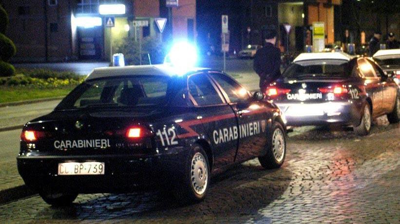 I carabinieri davanti alla stazione