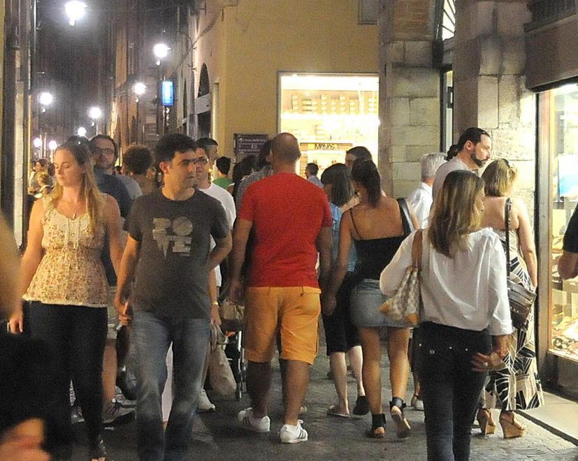 Shopping sotto le stelle nel centro storico 
