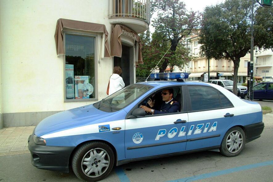 Pestati mentre stanno passeggiando con le fidanzate 