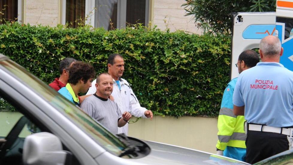 Ex parà si barrica in casa e minaccia di far esplodere tutto: l’Asa toglie il gas