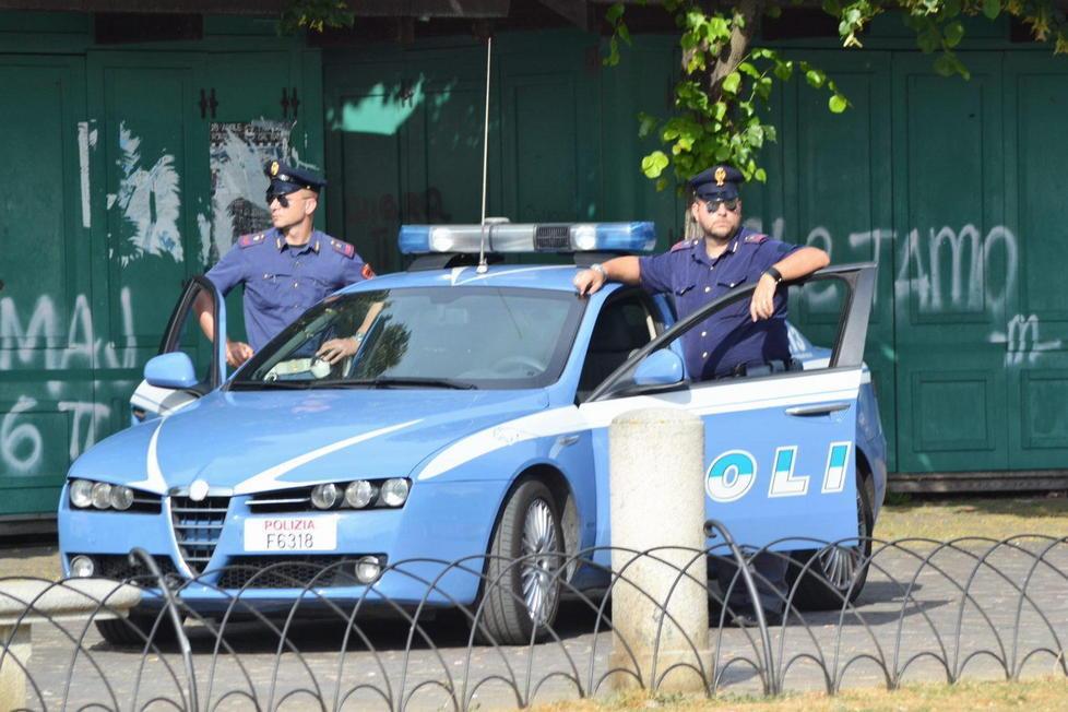 Dà in escandescenze alla Svolta, denunciato dalla polizia 