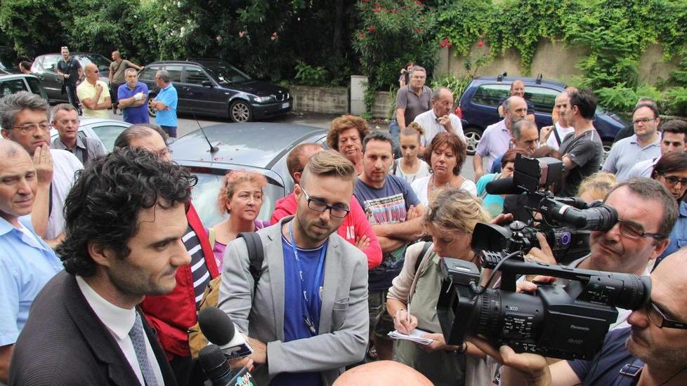 Via Filzi, animi ancora accesi dopo la rissa