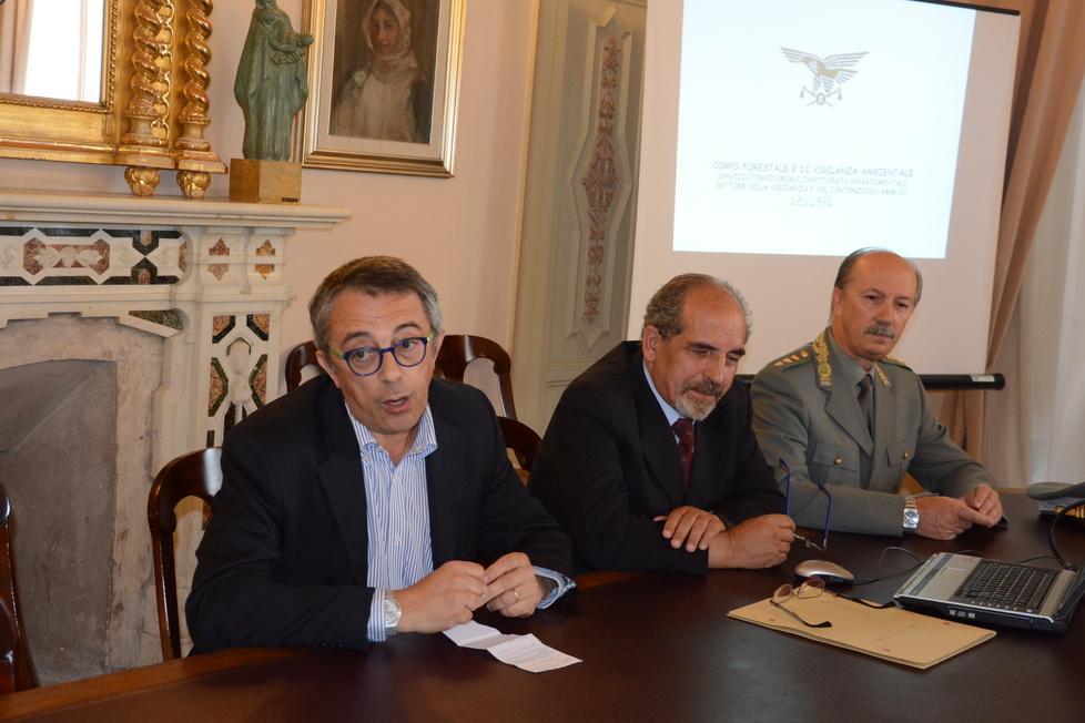 Sassari, le telecamere per scoprire chi abbandona i rifiuti in strada 