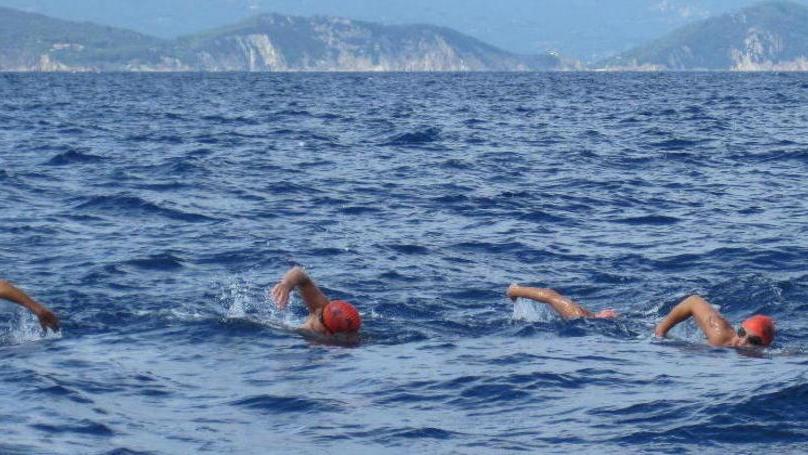 A nuoto da Portoferraio a Piombino