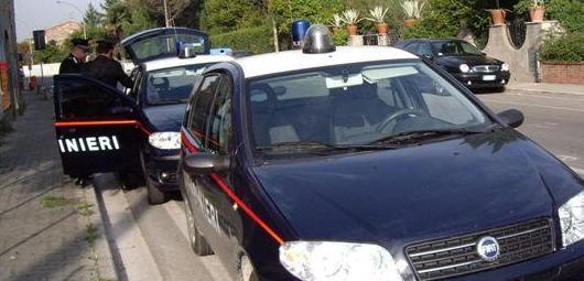 Ruba nel bar dove lavora, arrestata