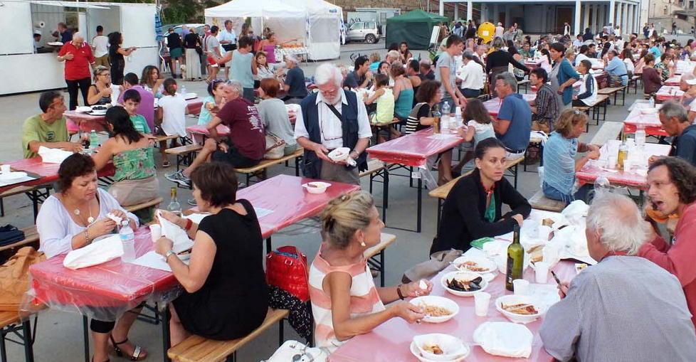 Struscia e specialità di mare sul piazzale fino a giovedì
