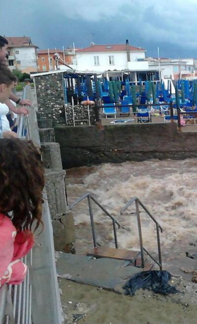 Resta il divieto di balneazione 