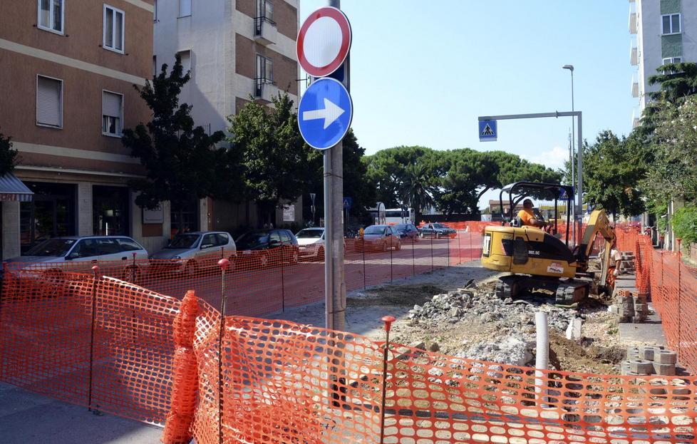 Abbattuti cinque alberi: proteste 