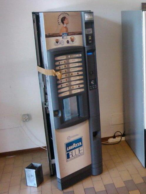 Ladri assaltano le macchinette del Tribunale