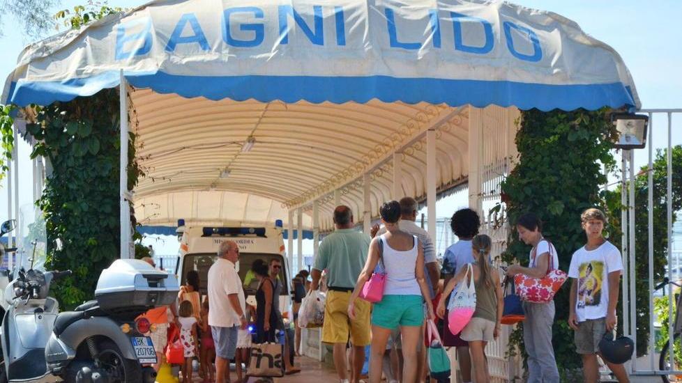 Ragazzina di 13 anni cade e batte la testa Arriva la Misericordia