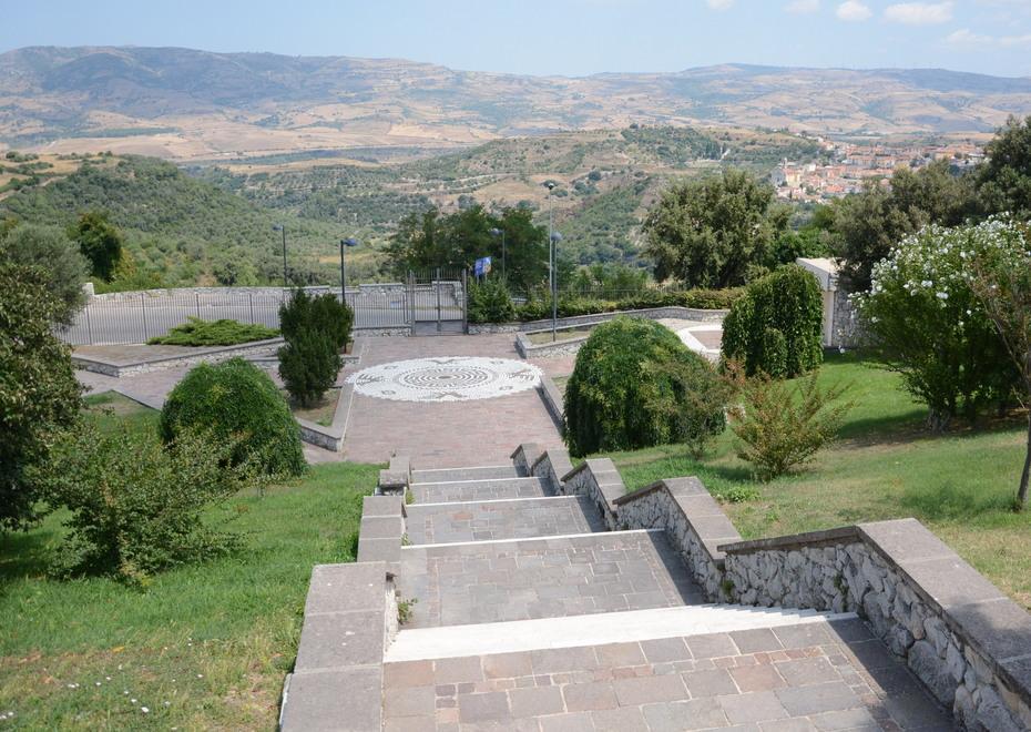 Parco urbano e anfiteatro al posto della cava dismessa