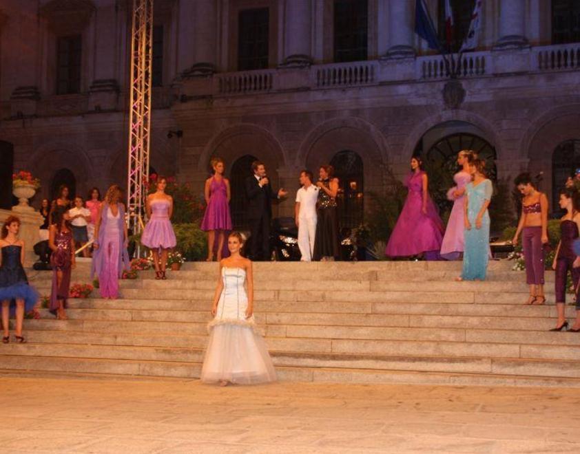 Il cuore della moda sarda domani batterà in piazza