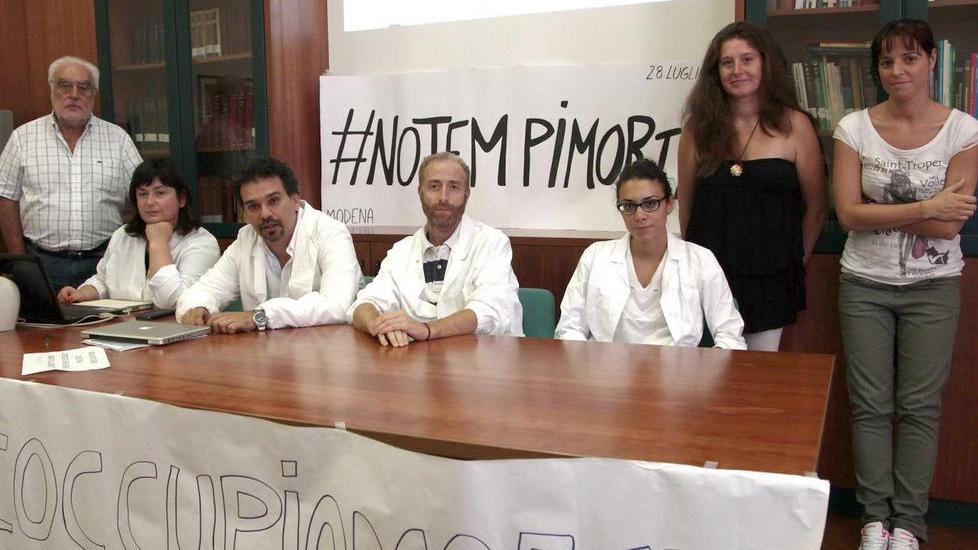 La protesta dei giovani medici con occupazione simbolica