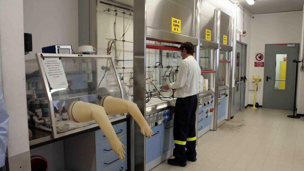 «Eni rispetti gli accordi» Oggi tutti al petrolchimico