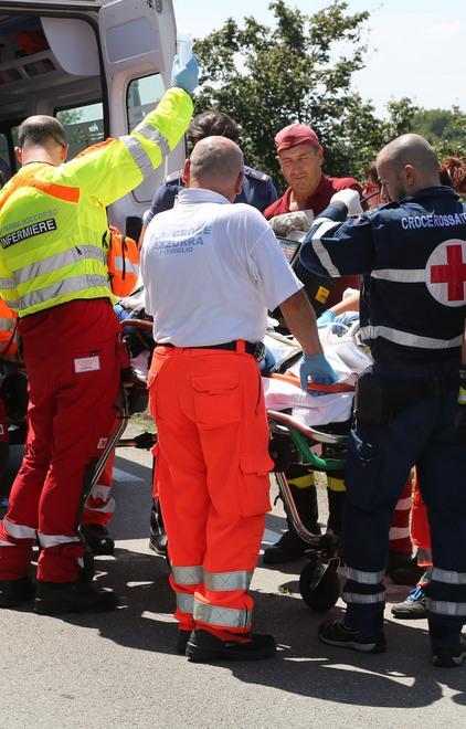 Schianto in auto, muore un’operaia 