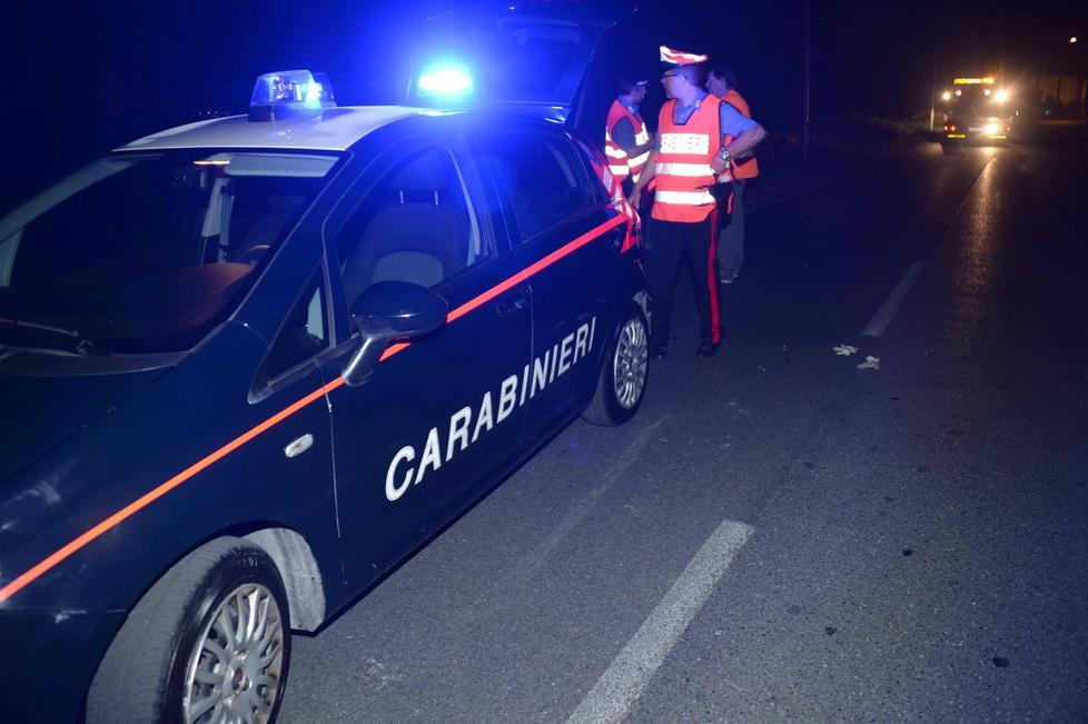 Furti in auto, giovane trovato con un martelletto infrangivetro 