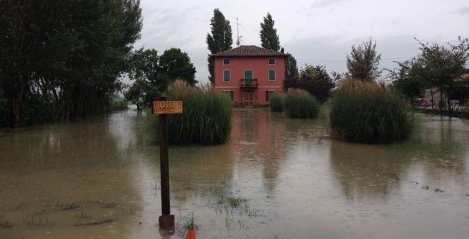 Maltempo, la pioggia non dà tregua: la provincia finisce sott'acqua