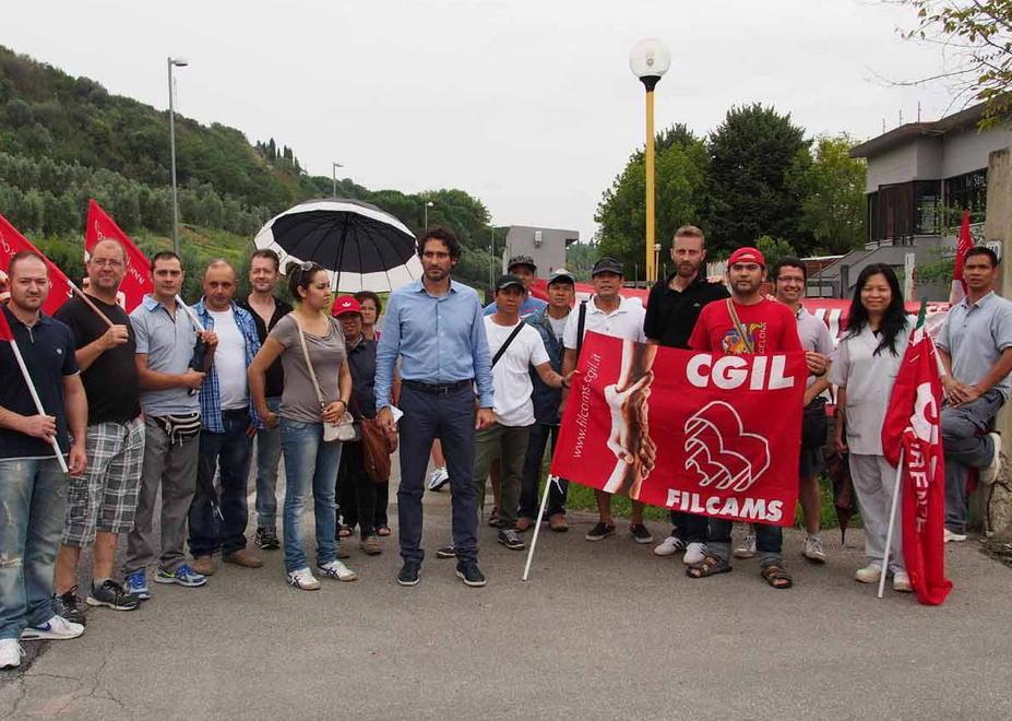 Licenziati e riassunti 4 volte trenta lavoratori in rivolta 