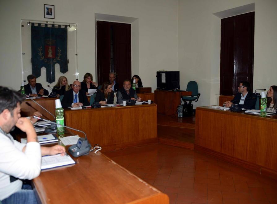 Bilancio, tariffe congelate ma c’è la Tasi per le aziende 