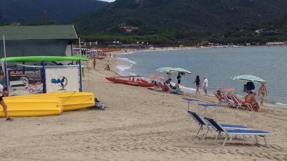 Il maltempo svuota le spiagge dai turisti