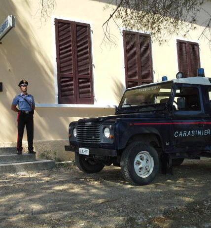Rapinano 2 turisti con una pistola finta 
