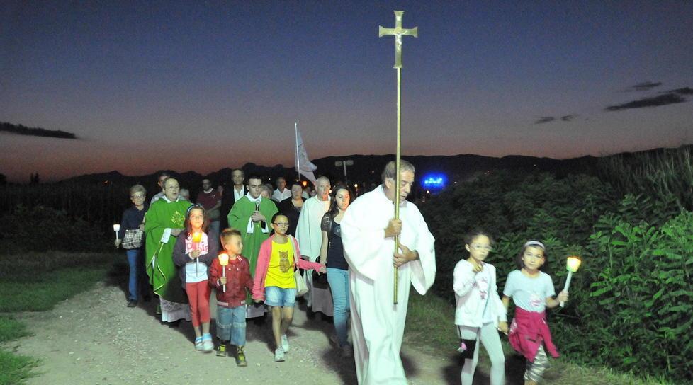 Processione e messa nella «cattedrale della natura»