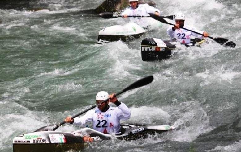 Sul fiume Adige la Marina militare sorride 
