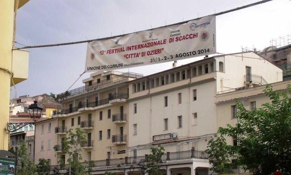 Partita a scacchi con giocatori da tutto il mondo