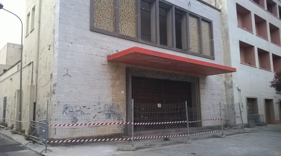  Piazza, palazzi e l’ex cinema Anche Fertilia transennata
