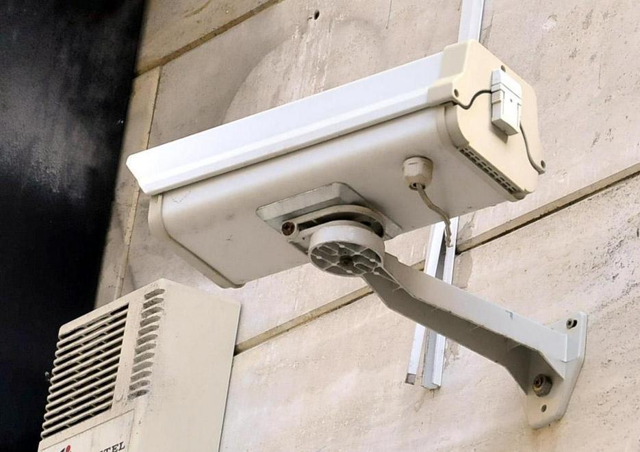 Videotrappole contro i ladri e i vandali nelle vie e nei parchi 