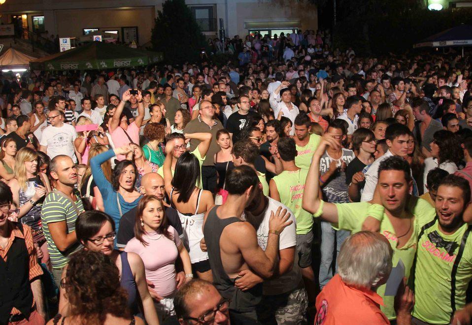 Arriva la Notte Rosa Castelnovo propone musica e shopping 