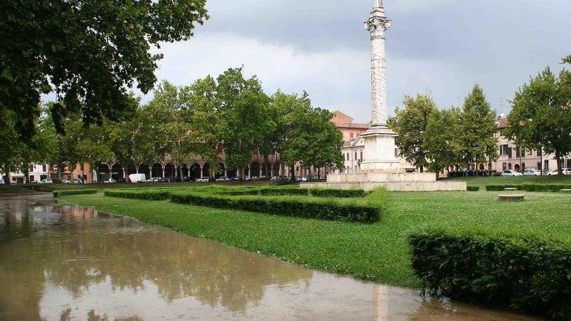 La pioggia allaga l’anello