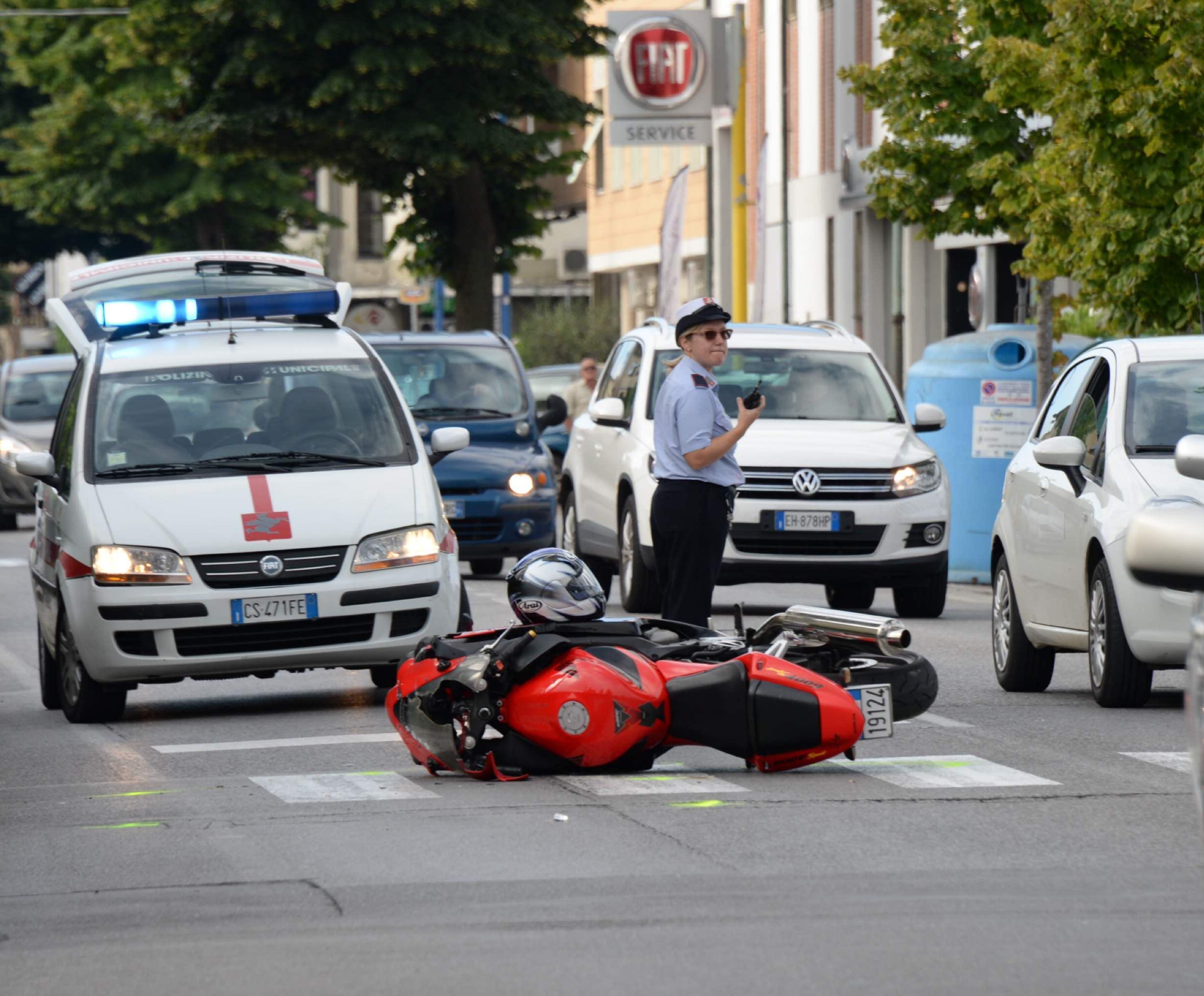 Incidente in via Valdera P, un ferito
