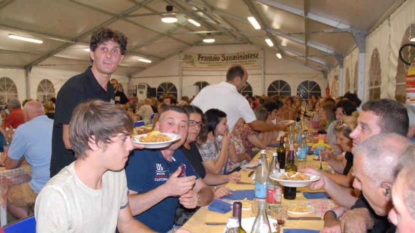 Troppe sagre e feste di partito in agosto, scoppia la polemica
