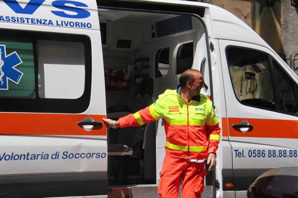 Sessantenne muore in casa 